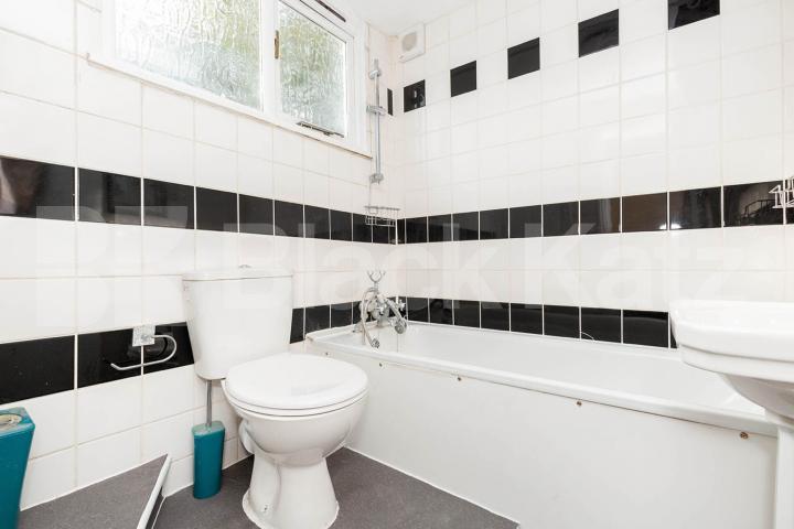 newly decorated property set on the top two floors of an impressive period house Calthorpe Street, Russell Square